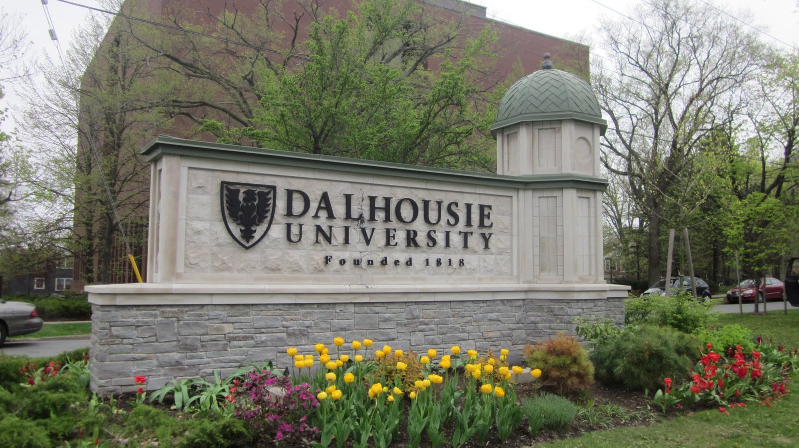 Đại Học Dalhousie, Canada