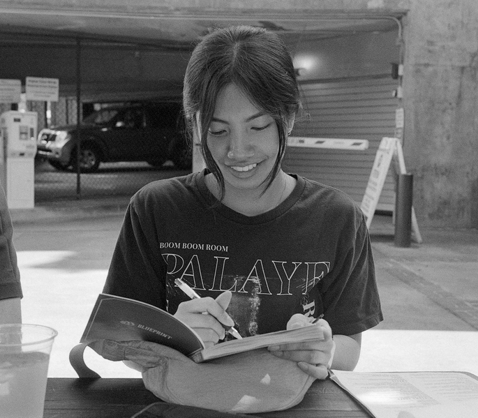 File:Kathryn profile pic.png