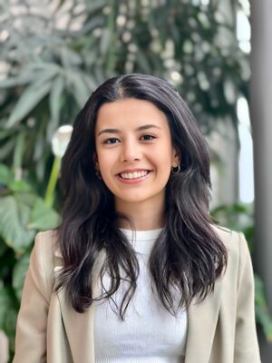 ZisanOzdemir headshot.jpg