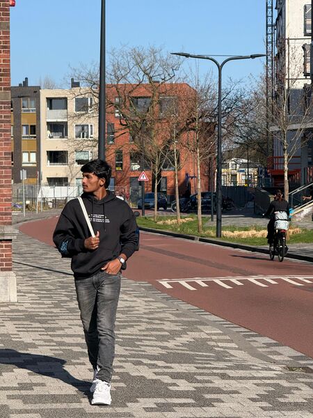 File:Bala Sai Siraparapu.jpg