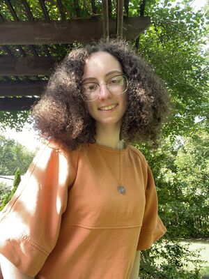 Madelyn profile picture.JPG